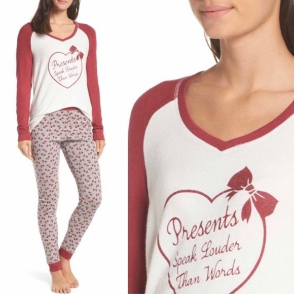 Make+Model Pajama Set Holiday Burgundy Berry Presents Christmas Size L NWT - Picture 9 of 9